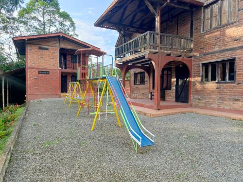 Playground, Cabanas familiares in San Miguel de Los Bancos