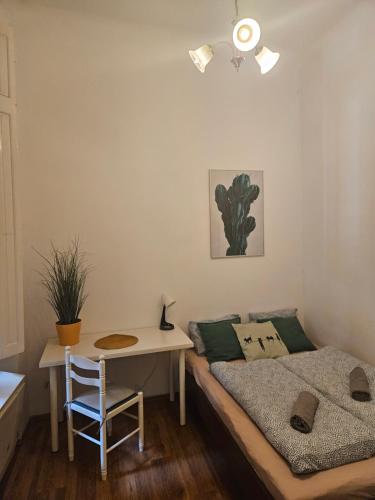 Lovely Riverside Rooms 5
