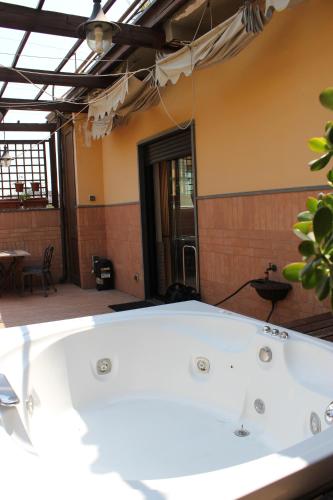 Balkon/Terrasse, Hotel Suite Ares in Neapel