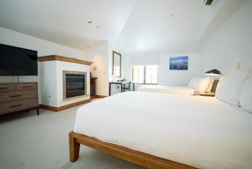 2 queen beds