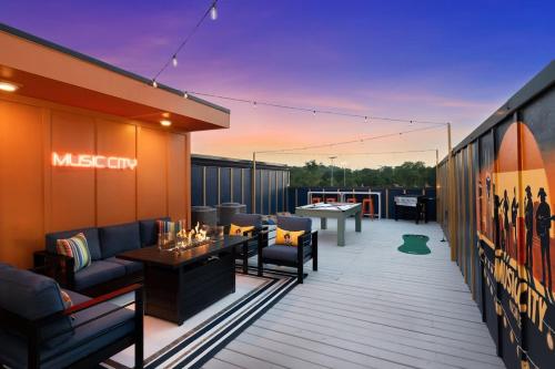 Chic Oasis 2 miles from DT - Pool table - B-Dashy