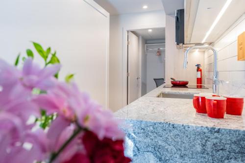 Single Room with Shared Shower and Toilet image 4