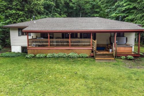 Lakeside Getaway includes Hot Tub pet friendly - image 5