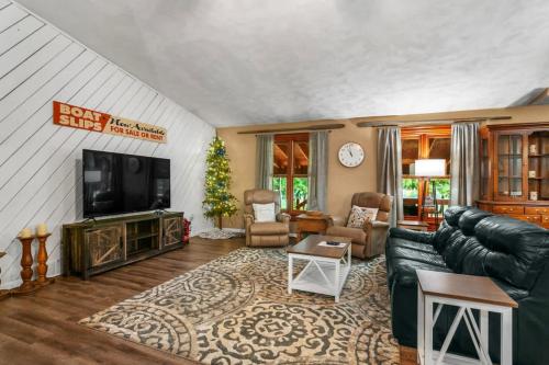 Lakeside Getaway includes Hot Tub pet friendly - image 9