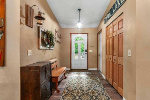 Lakeside Getaway includes Hot Tub pet friendly - image 12