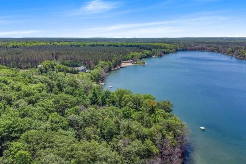 Lakeside Getaway includes Hot Tub pet friendly - image 11