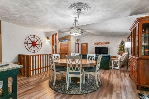 Lakeside Getaway includes Hot Tub pet friendly - image 8