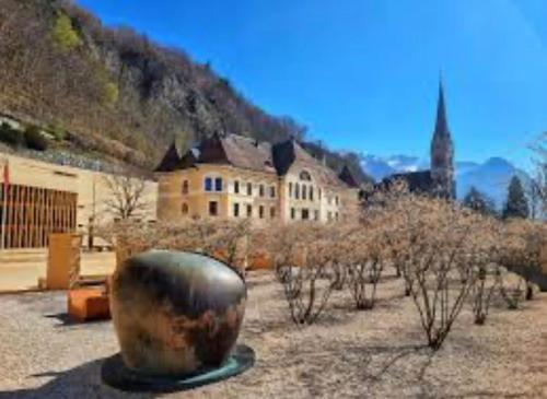 22 m² Huoneisto alueella Triesen, 1 makuuhuone(tta), 1 yksityistä kylpyhuone(tta) (Die individuell möblierten Appartements) in Triesen