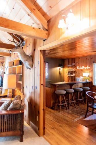 BunkHouse 1960's Camp Vibe with Timeless Wet Bar in 波特維爾