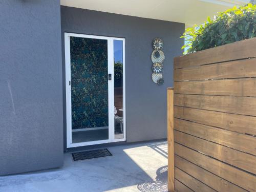 ทางเข้า, Gold Star Haven in มาเรวา