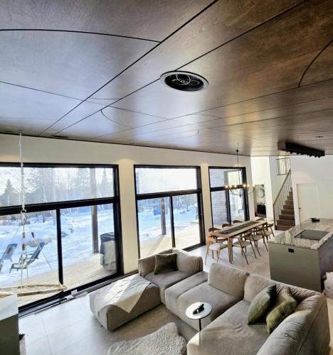 Luxury retreat with lake acces and sauna in Saint Donat (QC)