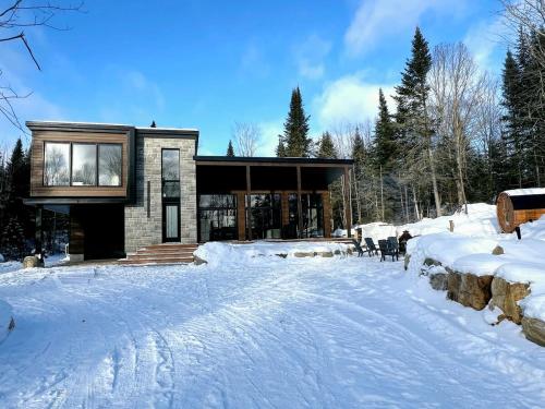 Luxury retreat with lake acces and sauna in Saint Donat (QC)