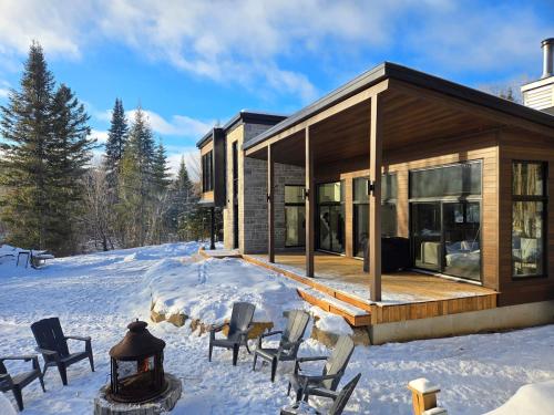 Luxury retreat with lake acces and sauna in Saint Donat (QC)