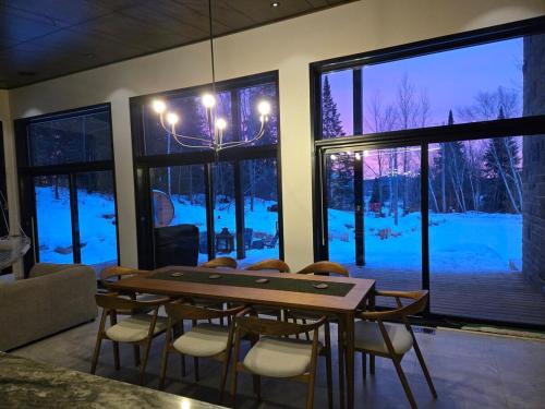 Luxury retreat with lake acces and sauna in Saint Donat (QC)