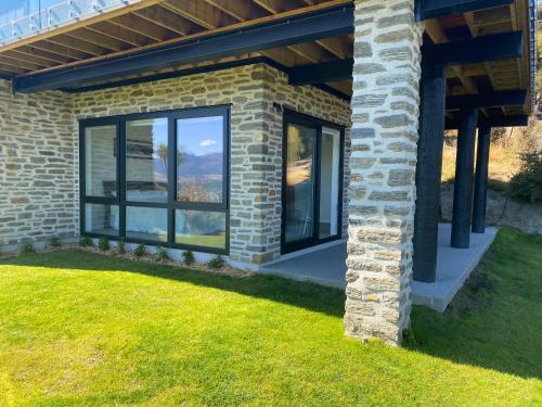 Exterior view, Lakeview Kanuka Retreat in Albert Town