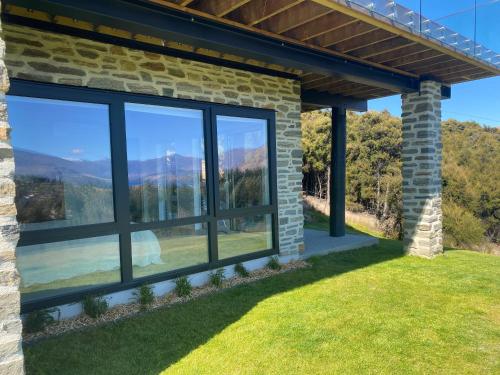 Exterior view, Lakeview Kanuka Retreat in Albert Town