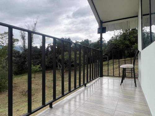 Erkély/terasz, Cabaña del Rio (Cabana del Rio) in Choachi