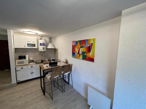 One-Bedroom Apartment image 5