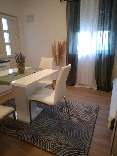 One-Bedroom Apartment with Terrace image 2