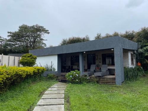 Hermosa casa con jacuzzi en Llanogrande