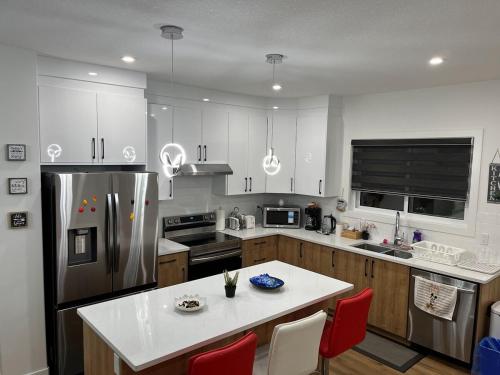 Elegant 3BD Home in Beaumont, Double Garage in 尼斯庫