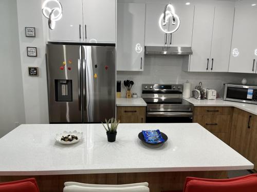 Elegant 3BD Home in Beaumont, Double Garage in 尼斯庫