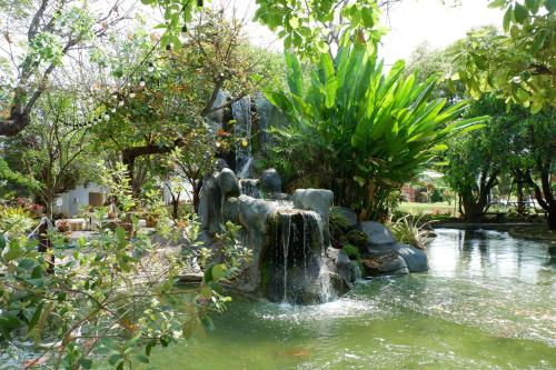 Loom Cafe Banrai ลูมคาเฟ่บ้านไร่ - 정원