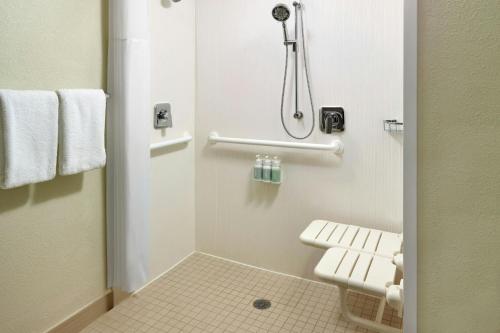 Queen Room with Two Queen Beds and Roll-in Shower - Mobility Accessible