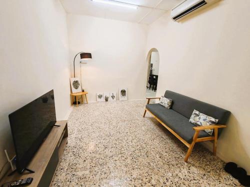 T&A JENJAROM HOMESTAY in Jenjarom