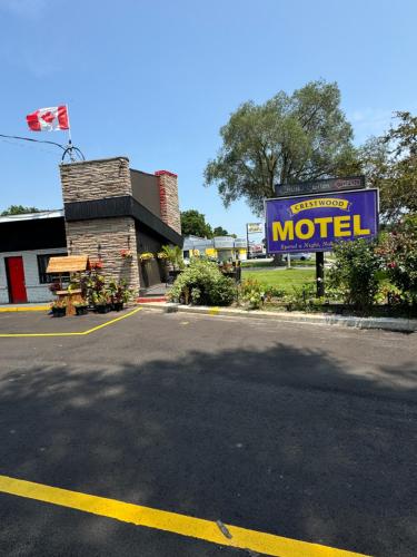 . Crestwood Motel