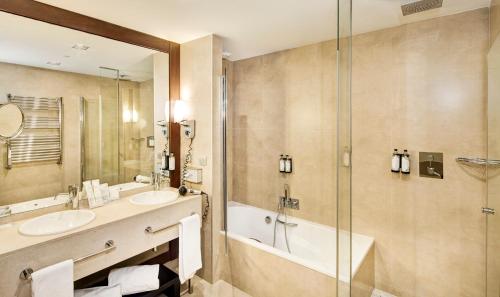 room detail thumbnail 2