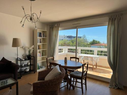 Royan : Appartement 47m², Balcon, Parking privé, Ascenseur - FR-1-738-48