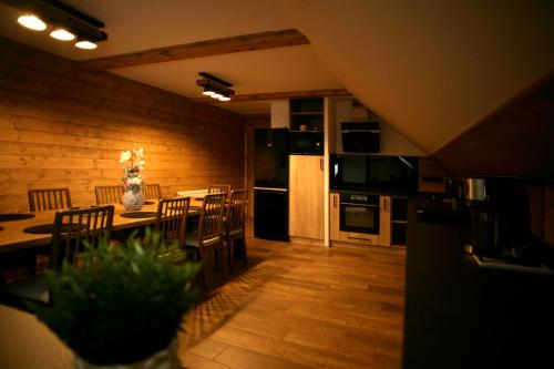 Apartmány s privátním wellness v Podkrkonoší (Apartmany s privatnim wellness v Podkrkonosi) in โนวา ปากา