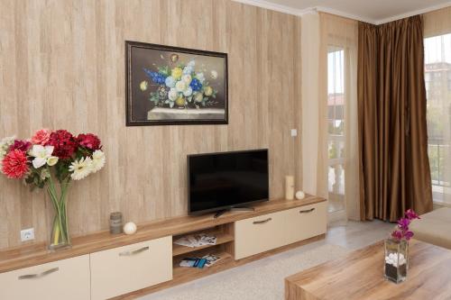 One-Bedroom Apartment image 10