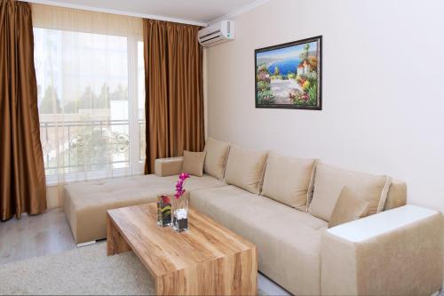 One-Bedroom Apartment image 9