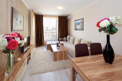 One-Bedroom Apartment image 8