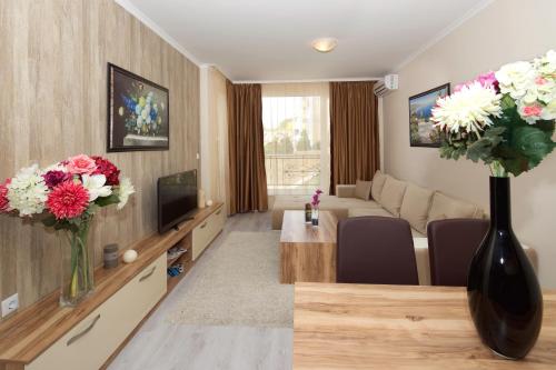 One-Bedroom Apartment image 7