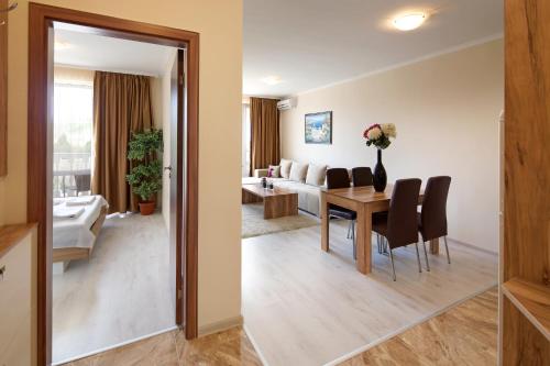 One-Bedroom Apartment image 5