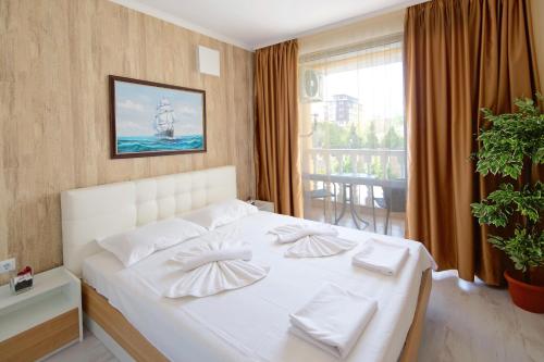 One-Bedroom Apartment image 3