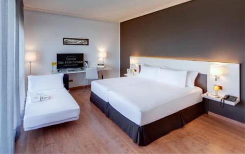 3 twin beds