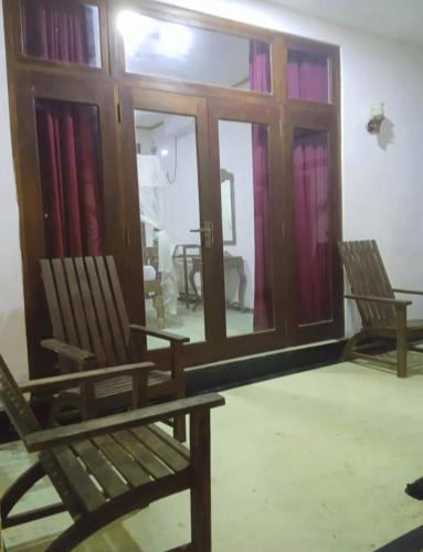 Double Room image 3