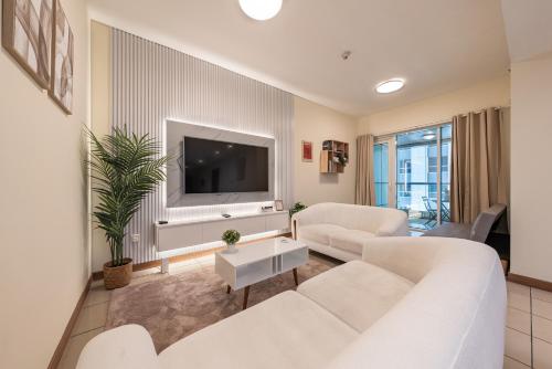 Spacious Upgraded & Elegant - 1BR, Dubai