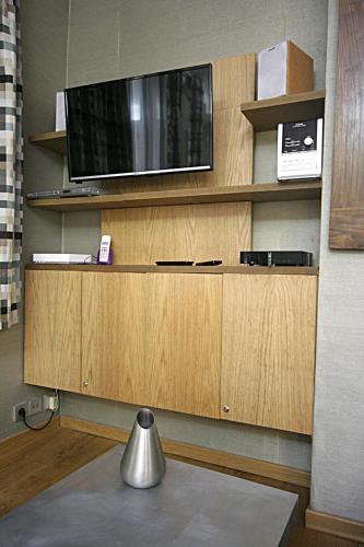 Paris Interiors Rentals - Le Marais Pompidou Center - image 5