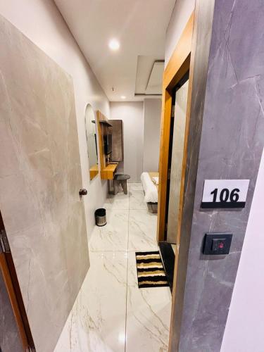 hotel sparsh inn in Sola