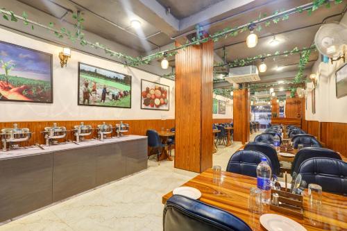 Restaurant, Hotel Downtown - Noida Sector 15 in New Delhi and NCR