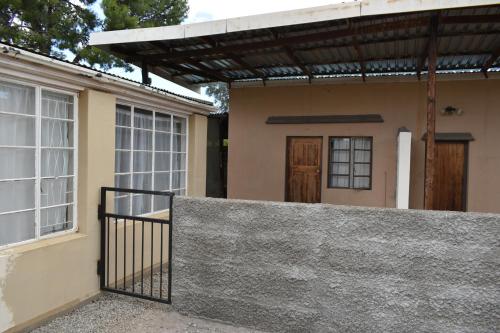 Hantam Kunskamer in คาลวิเนีย