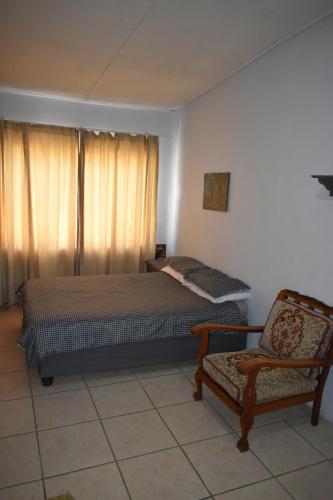 Hantam Kunskamer in คาลวิเนีย