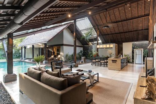 Imperial One-Bedroom Pool Villa with Luxury Benefits image 10