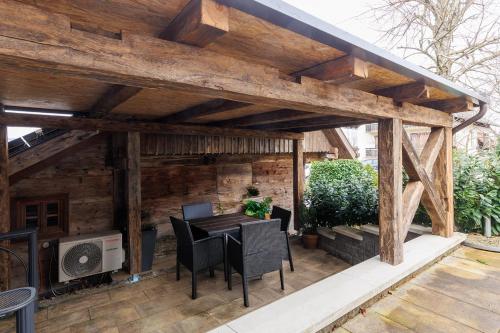 Létesítmények, Kmečka hiša Bahor (Kmecka hisa Bahor) in Dolenjske Toplice