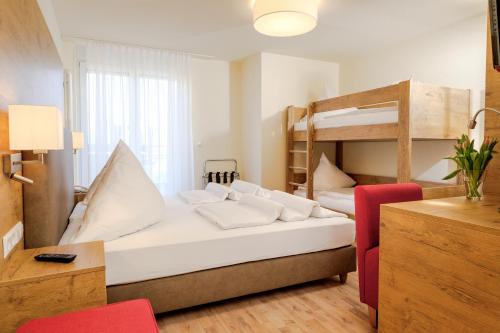 Hotel Mythos - image 9